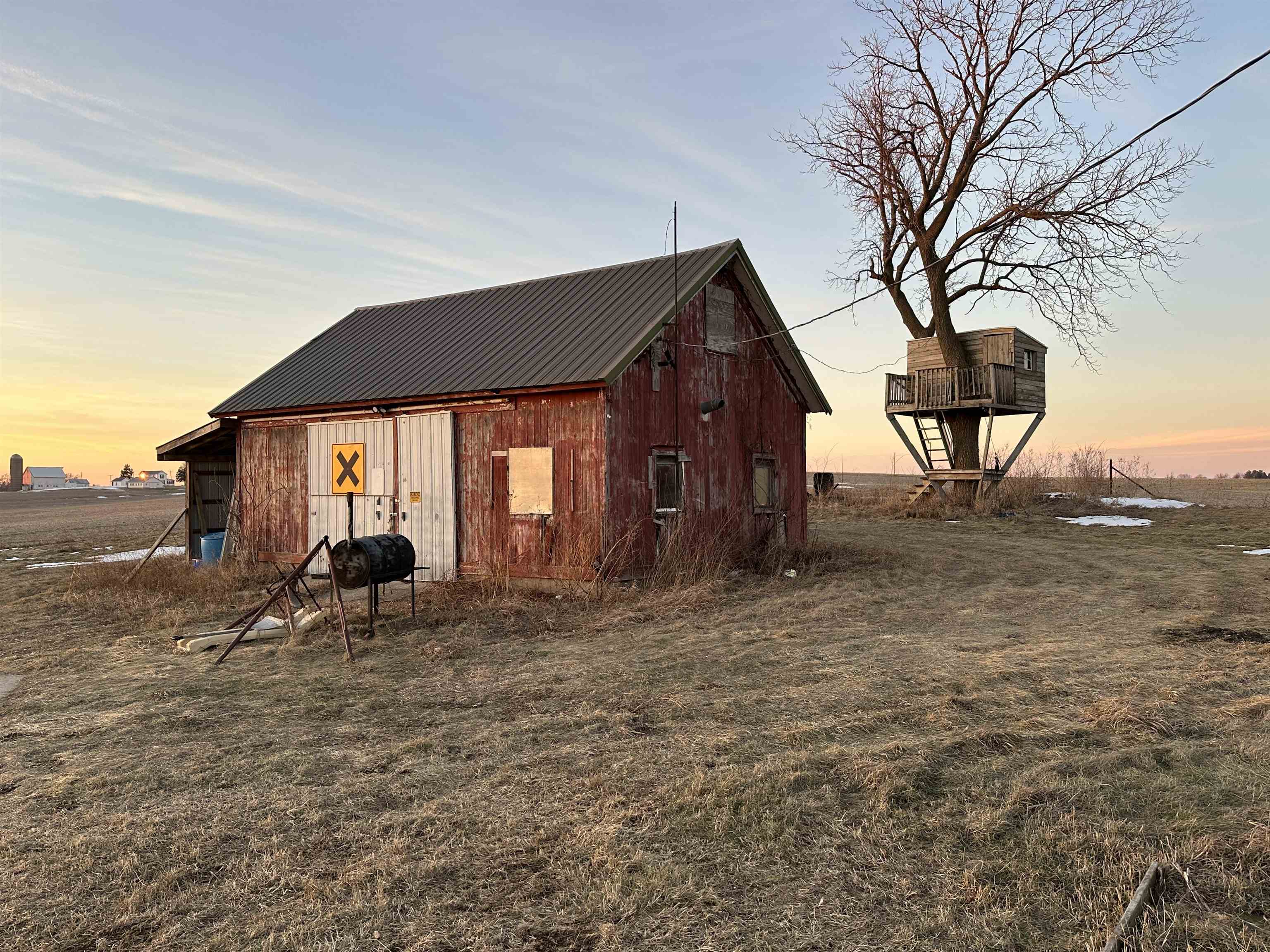 2750 North Henderson Road Freeport, IL 61032 - Photo 4 of 19 a view of a house with backyard and sitting area
