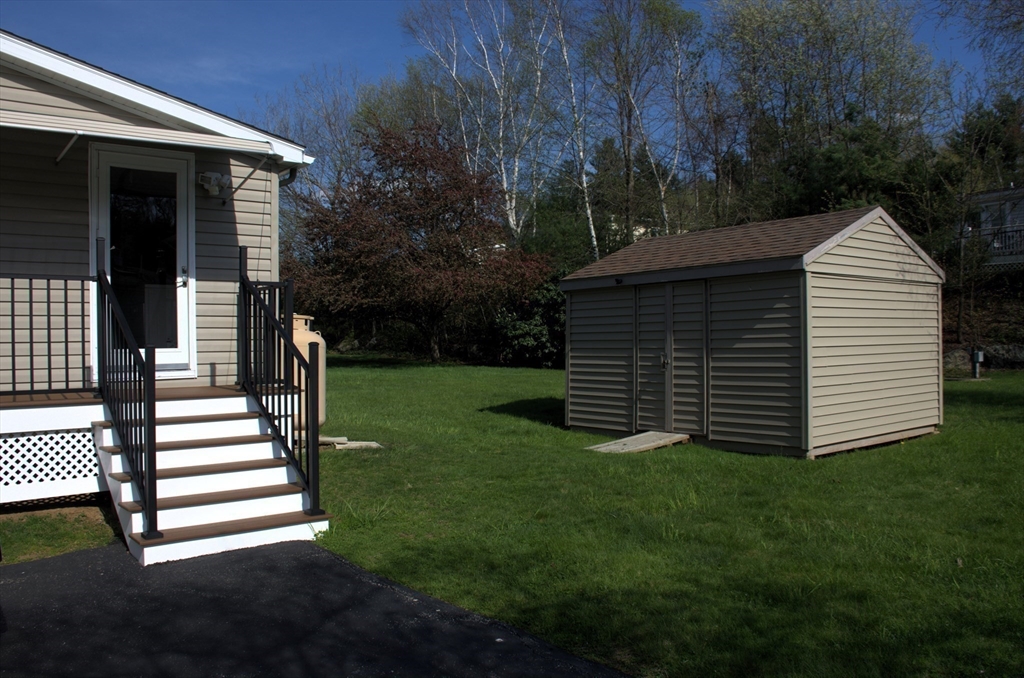 20 Deer Run Brookfield, MA 01506 - Photo 5 of 29 a view of a house with a yard