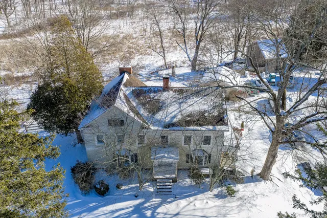 a view of backyard of house