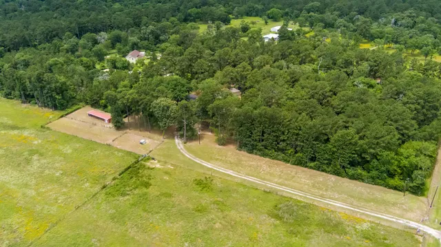 a view of a yard with basketball court