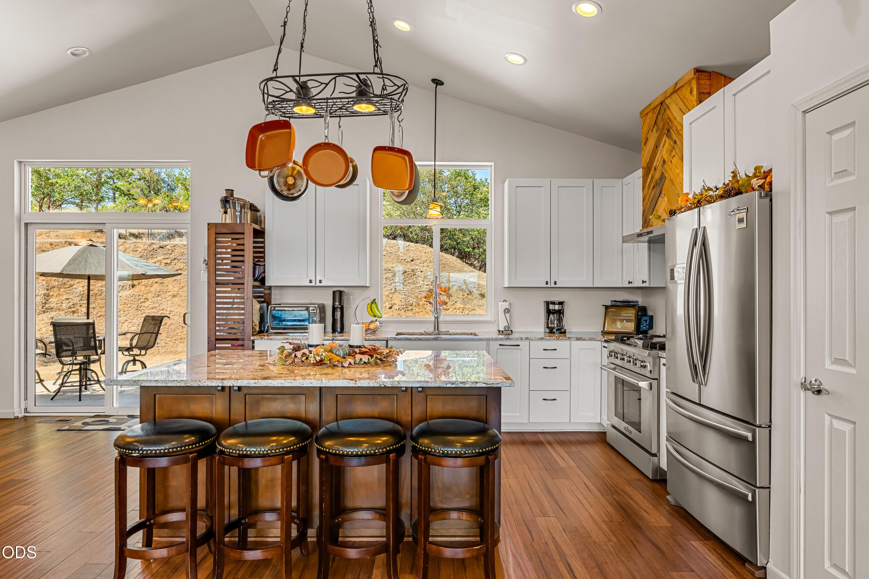 14819 Avalon Road White City, OR 97503 - Photo 10 of 39 Gallery Image 10