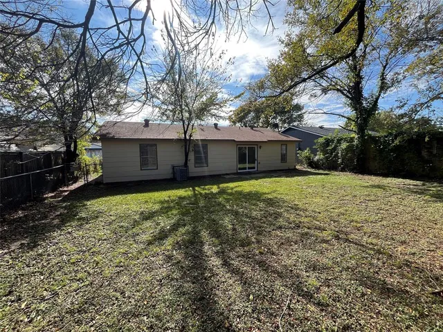 a picture of a wall with a white building