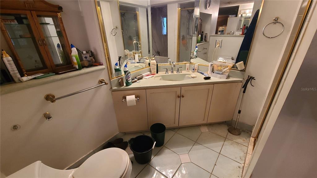 501 Hermits Trail Altamonte Springs, FL 32701 - Photo 20 of 61 a bathroom with a sink toilet and shower