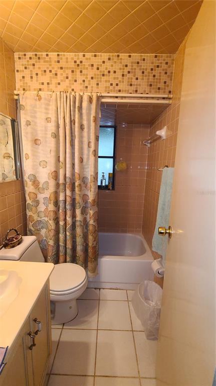 501 Hermits Trail Altamonte Springs, FL 32701 - Photo 33 of 61 a bathroom with a sink a toilet a mirror and shower