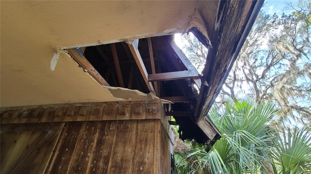 501 Hermits Trail Altamonte Springs, FL 32701 - Photo 5 of 61 a view of balcony with wooden floor