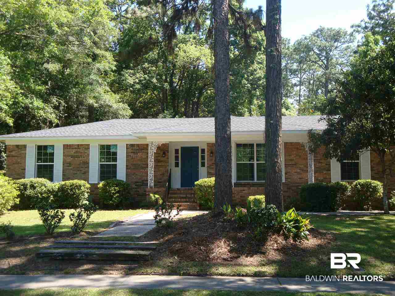 702 Gayfer Avenue Fairhope, AL 36532 - Photo 3 of 23