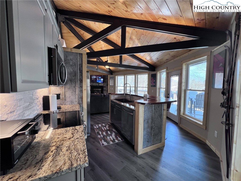 528 Briarcliff Road Sugar Mountain, NC 28604 - Photo 8 of 32