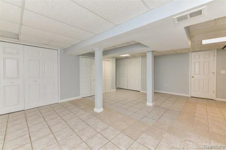 46564 Mornington Road Canton, MI 48188 - Photo 34 of 35