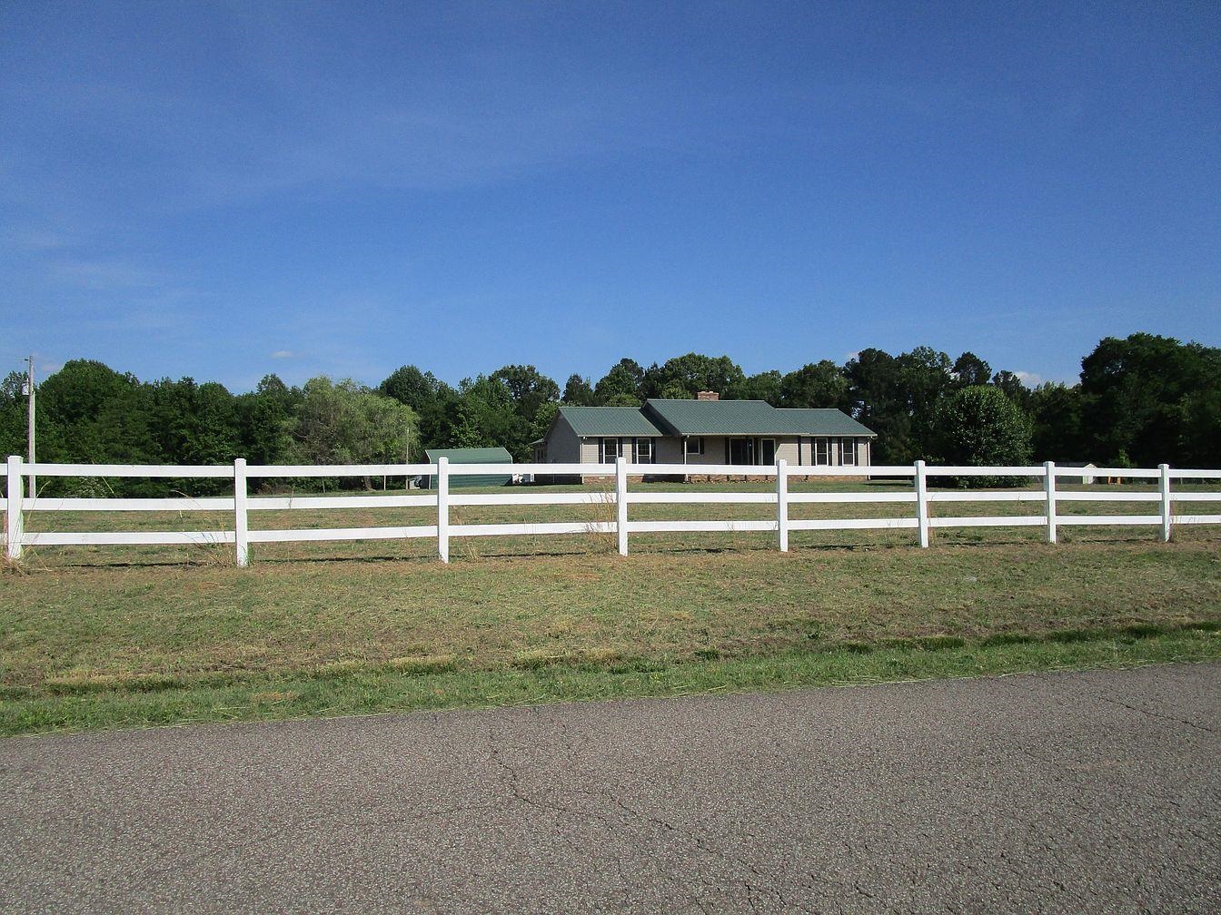 5201 Purdy Road Selmer, TN 38375 - Photo 3 of 28 Gallery Image 3