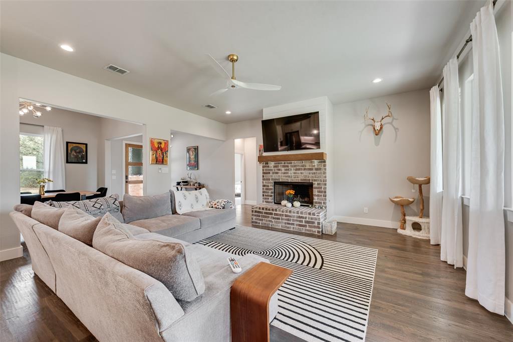 301 Sharla Smelley Road Weatherford, TX 76088 - Photo 9 of 35 Gallery Image 9