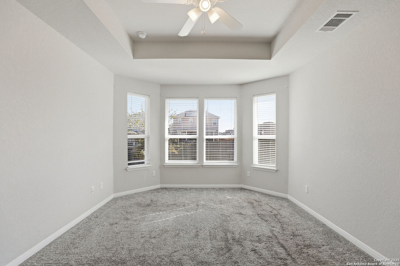 5002 Longhorn Converse, TX 78109 - Photo 16 of 36 an empty room with a window