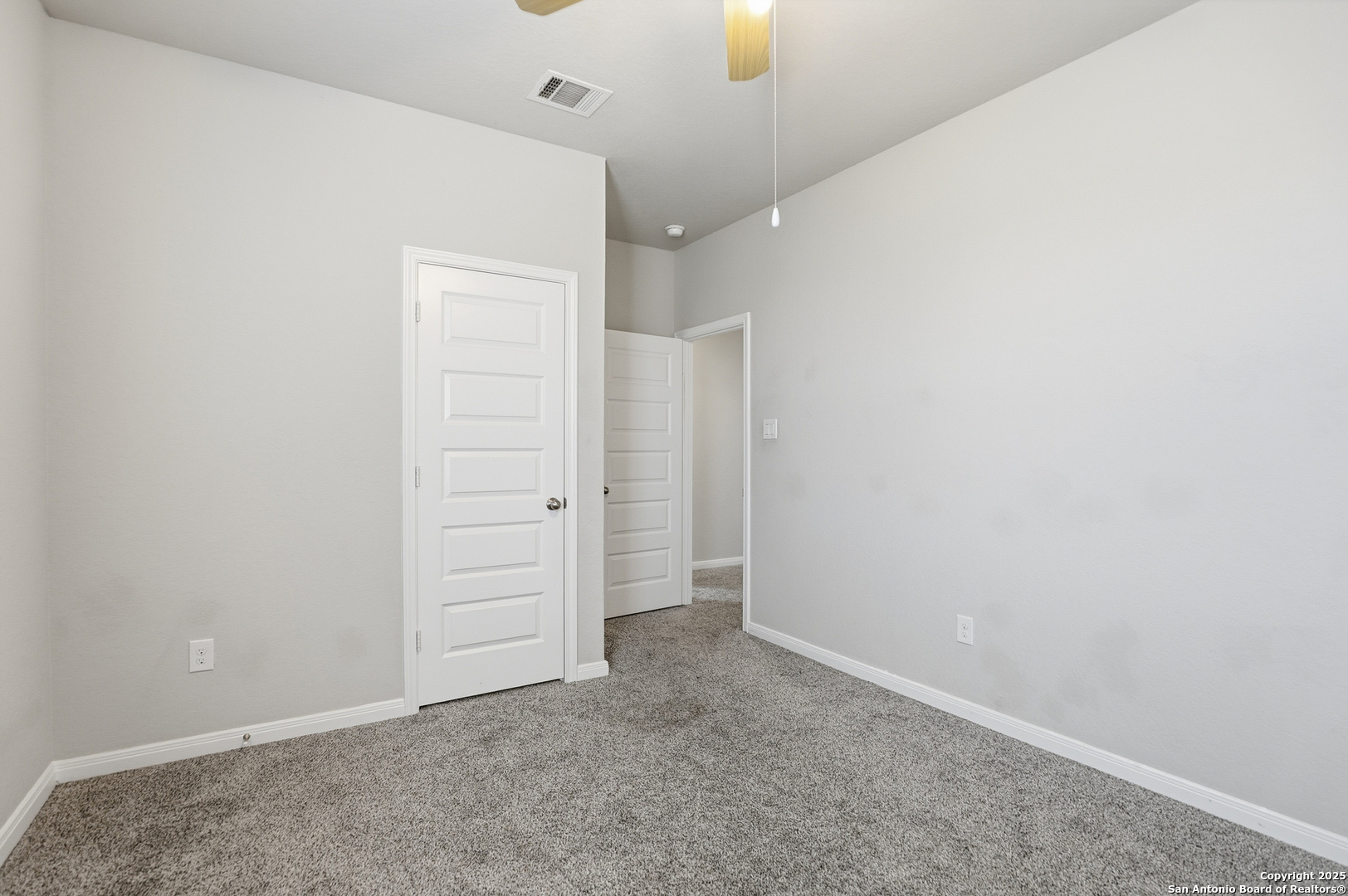5002 Longhorn Converse, TX 78109 - Photo 30 of 36 an empty room with closet