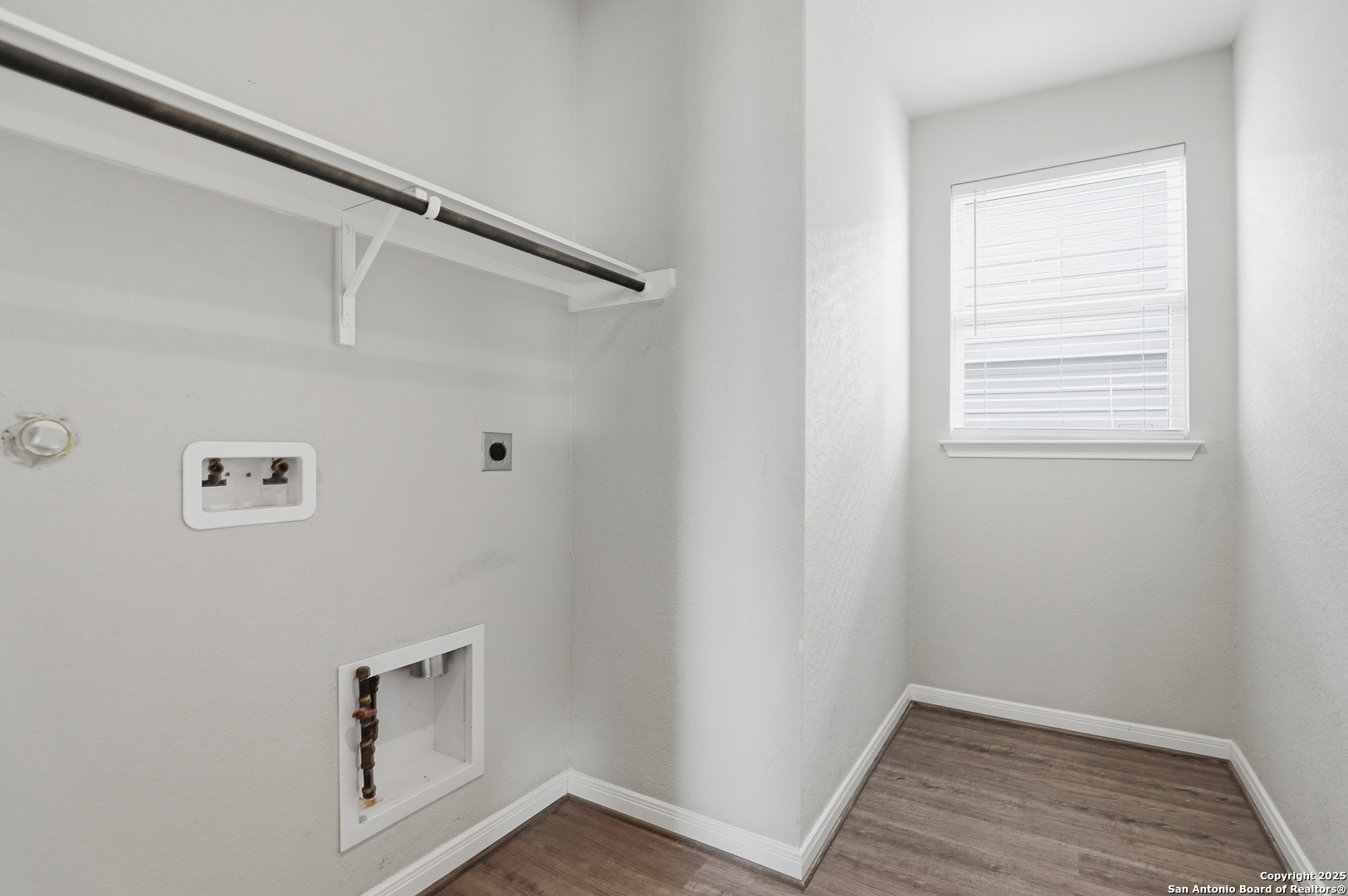 5002 Longhorn Converse, TX 78109 - Photo 31 of 36 a view of room with window and wooden floor