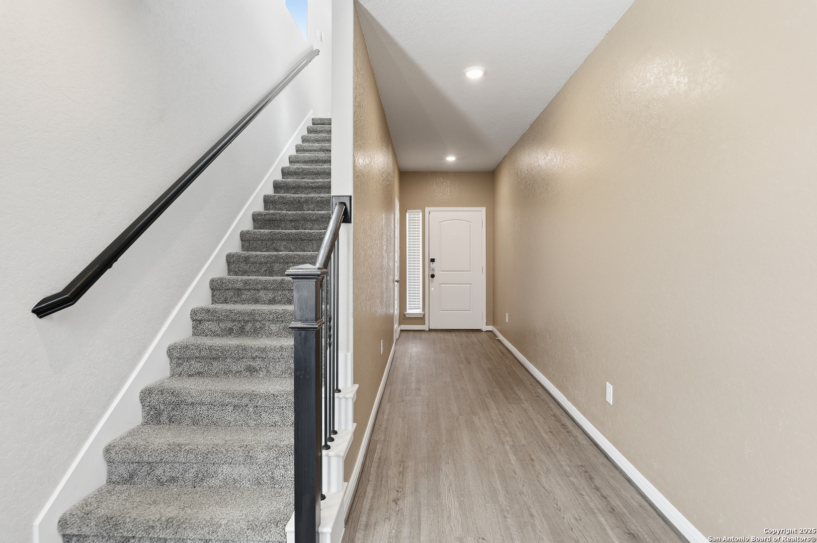 5002 Longhorn Converse, TX 78109 - Photo 5 of 36 a view of a hallway with staircase
