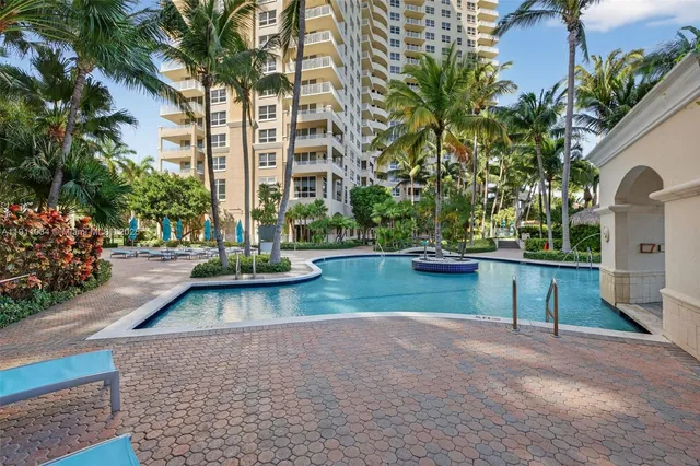 $3,400 | 19501 West Country Club Drive, Unit 313, Aventura, FL 33180