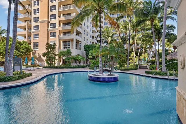 $3,400 | 19501 West Country Club Drive, Unit 313, Aventura, FL 33180