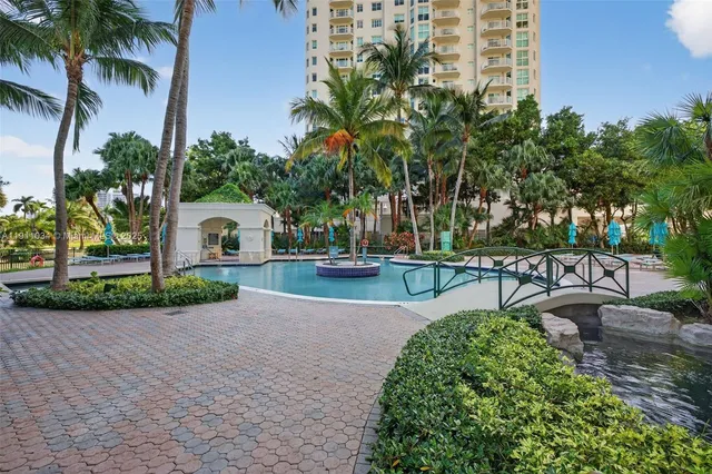 $3,400 | 19501 West Country Club Drive, Unit 313, Aventura, FL 33180