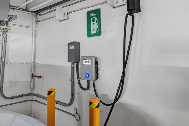 $3,400 | 19501 West Country Club Drive, Unit 313, Aventura, FL 33180