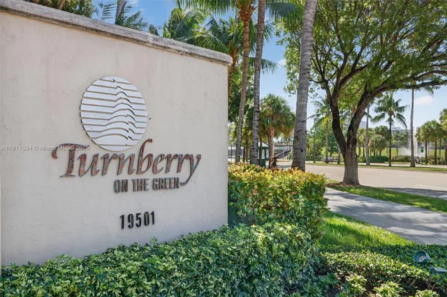 $3,400 | 19501 West Country Club Drive, Unit 313, Aventura, FL 33180