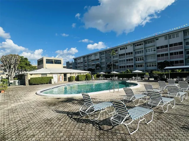 $1,590 | 330 Southeast 2nd Street, Unit 102H, Hallandale Beach, FL 33009