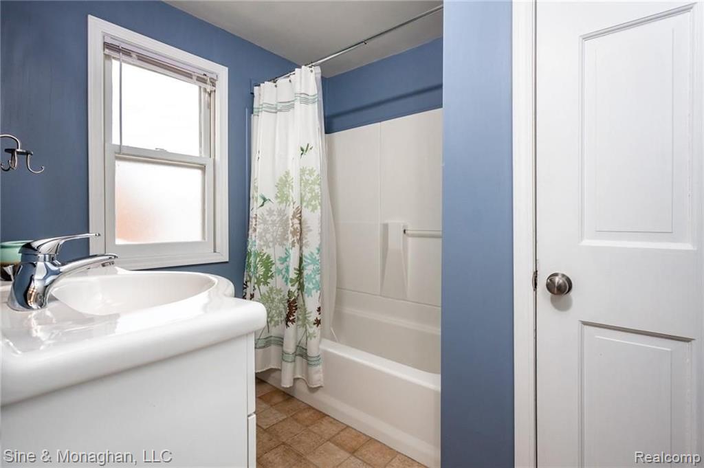 1242 Hampton Road Grosse Pointe Woods, MI 48236 - Photo 30 of 50