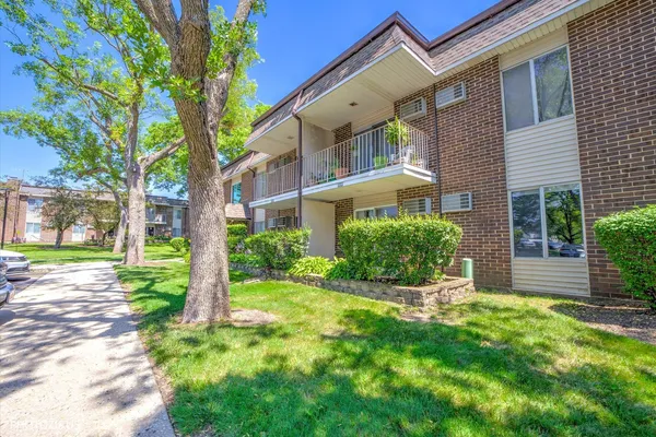 $177,000 | 1103 Miller Lane, Unit 105, Buffalo Grove, IL 60089