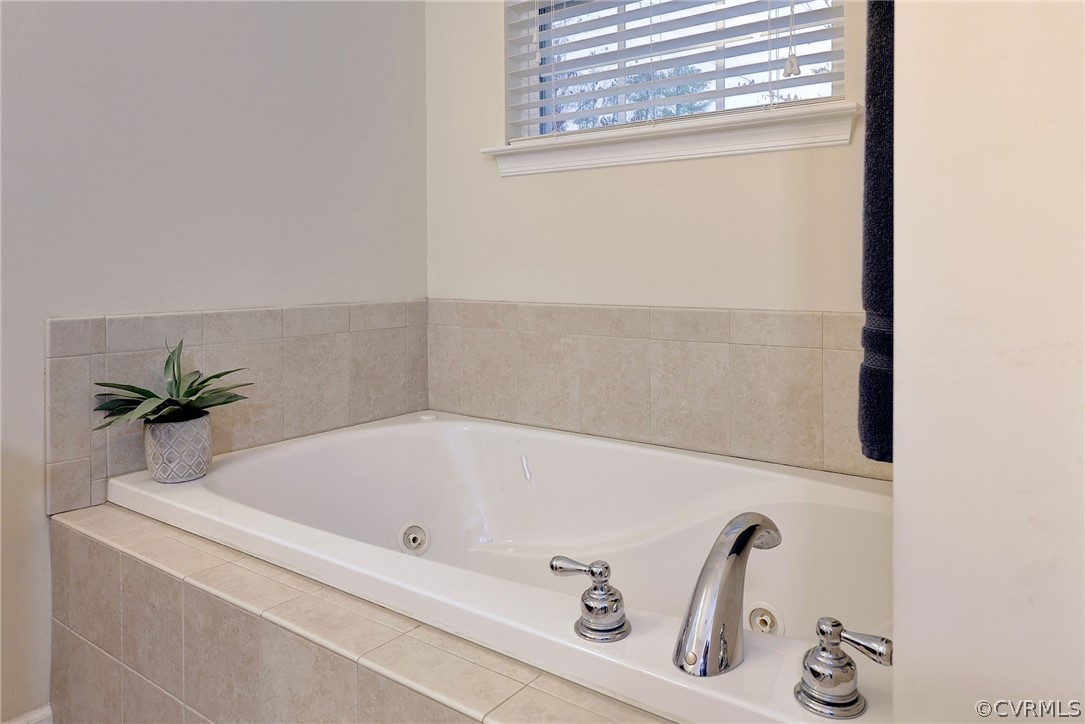 8343 Patrick Henry Way Gloucester, VA 23061 - Photo 26 of 39 a bathroom with a bathtub