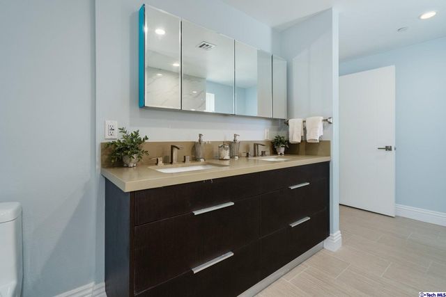 $745,000 | 2939 Leeward Avenue, Unit 609, Los Angeles, CA 90005