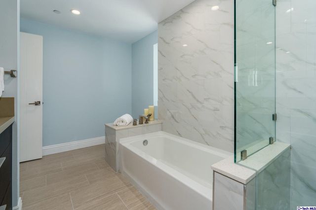 $745,000 | 2939 Leeward Avenue, Unit 609, Los Angeles, CA 90005