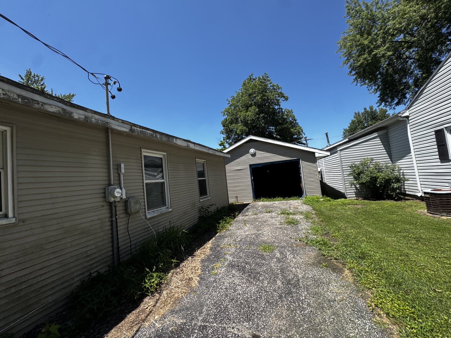 1175 North Jackson Street Bushnell, IL 61422 - Photo 3 of 14