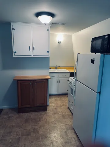 $800 | 330 West Sycamore Street, Unit 3W, Sycamore, IL 60178