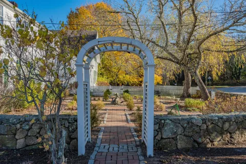 $995,000 | 780 Main Street, West Barnstable, MA 02668