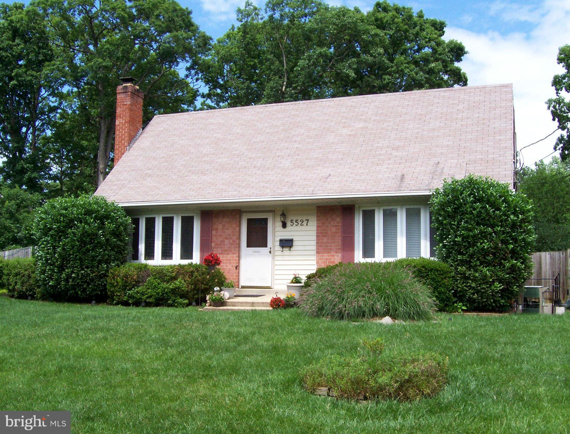 5527 Rolling Road Springfield, VA 22151 - Photo 4 of 27 a view of a house with garden and yard