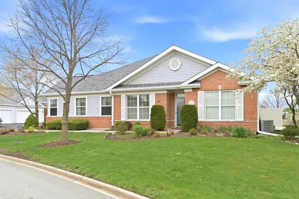 $250,000 | 21520 Victory Lake Way, Unit 21520, Crest Hill, IL 60403