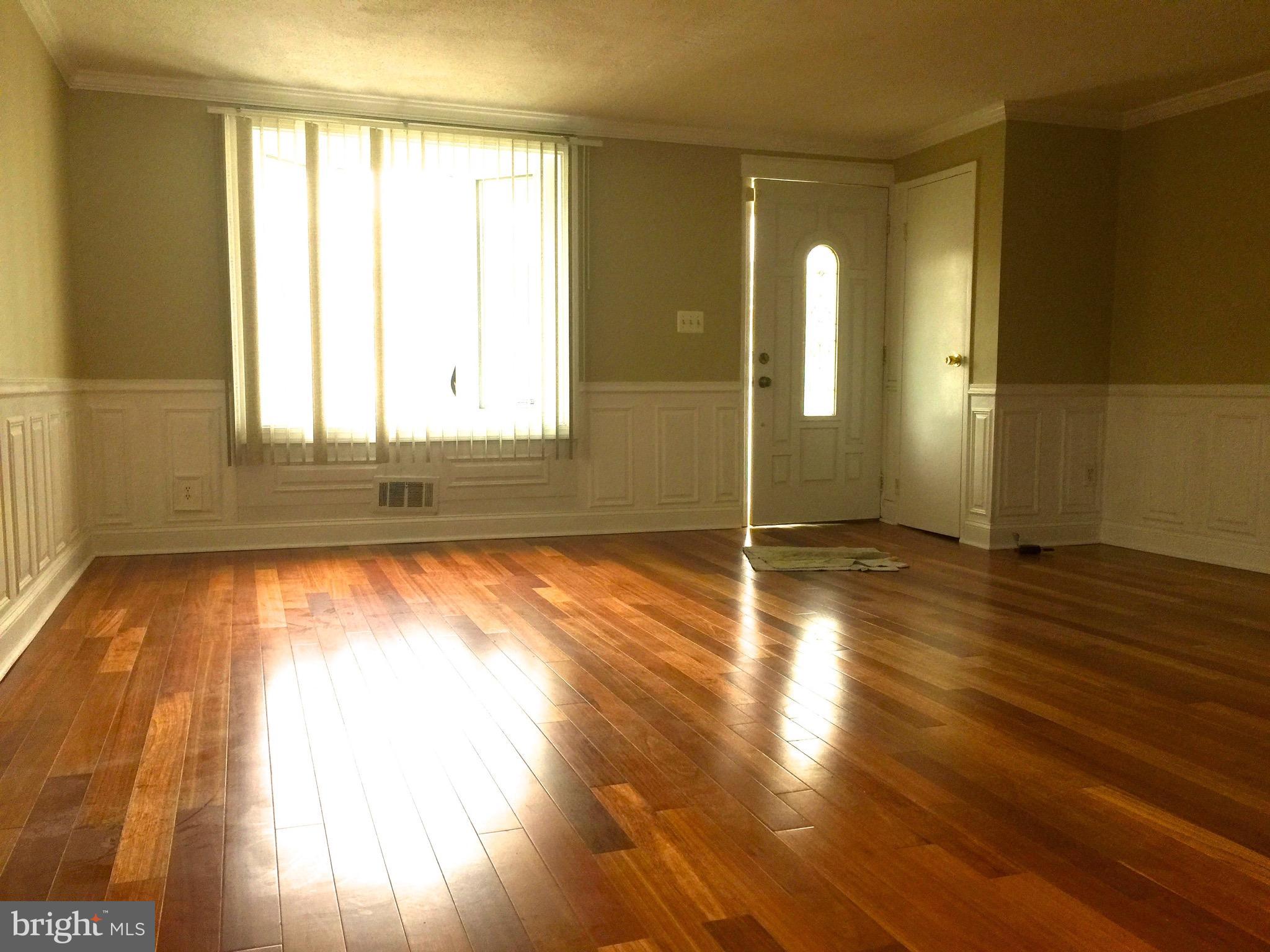 7406 Edsworth Road Baltimore, MD 21222 - Photo 2 of 24 Living Room
