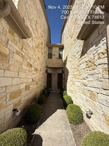 a view of entrance door of the house
