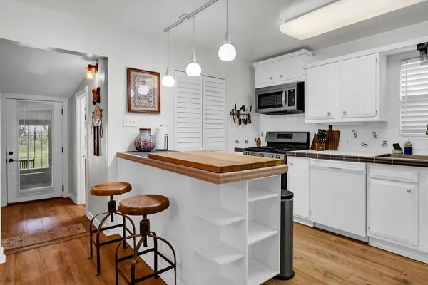 $245,000 | 202 County Road 6B, Lake City, TX 78368