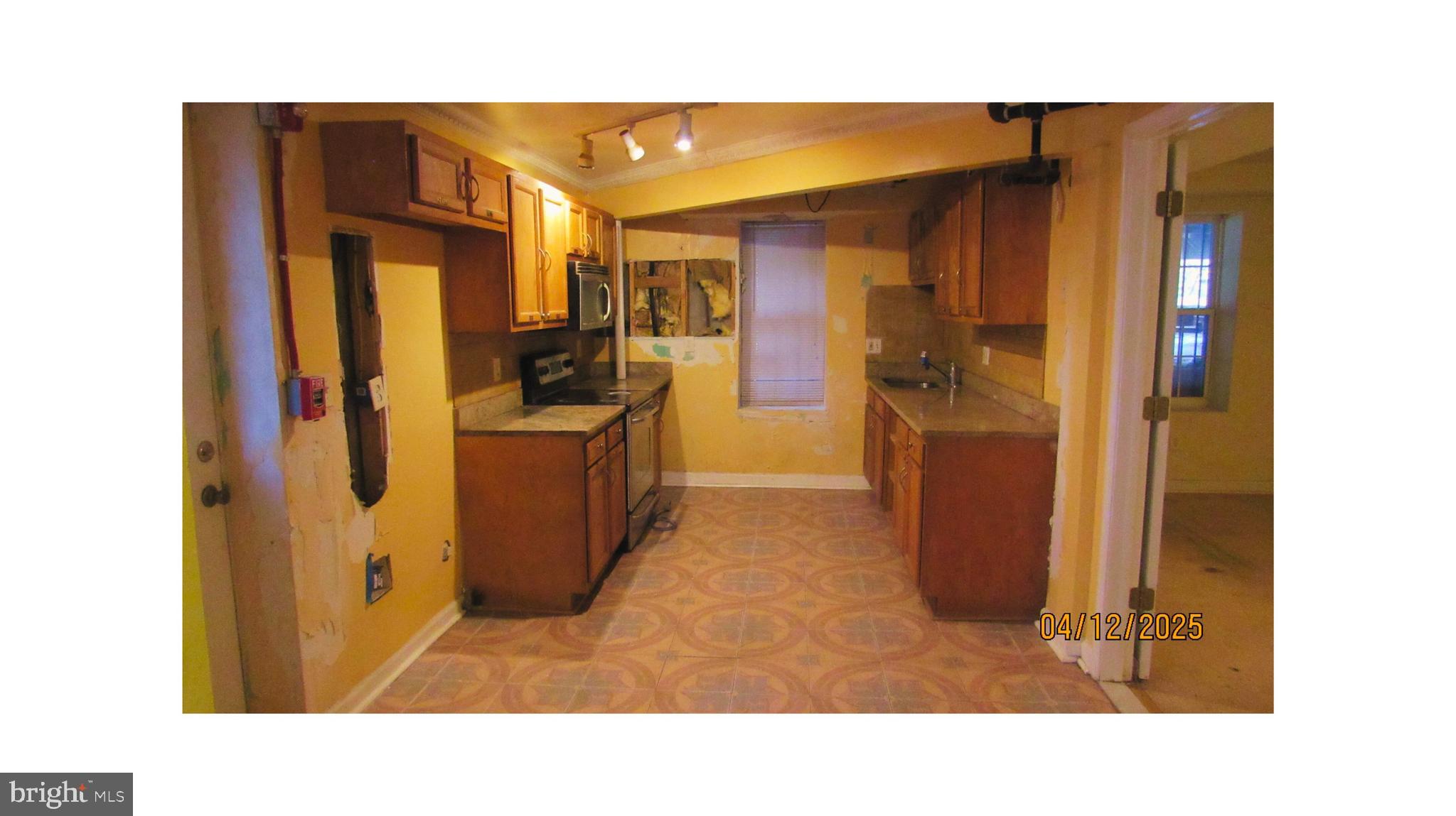 225 56th Place Northeast Washington, DC 20019 - Photo 6 of 30 KITCHEN