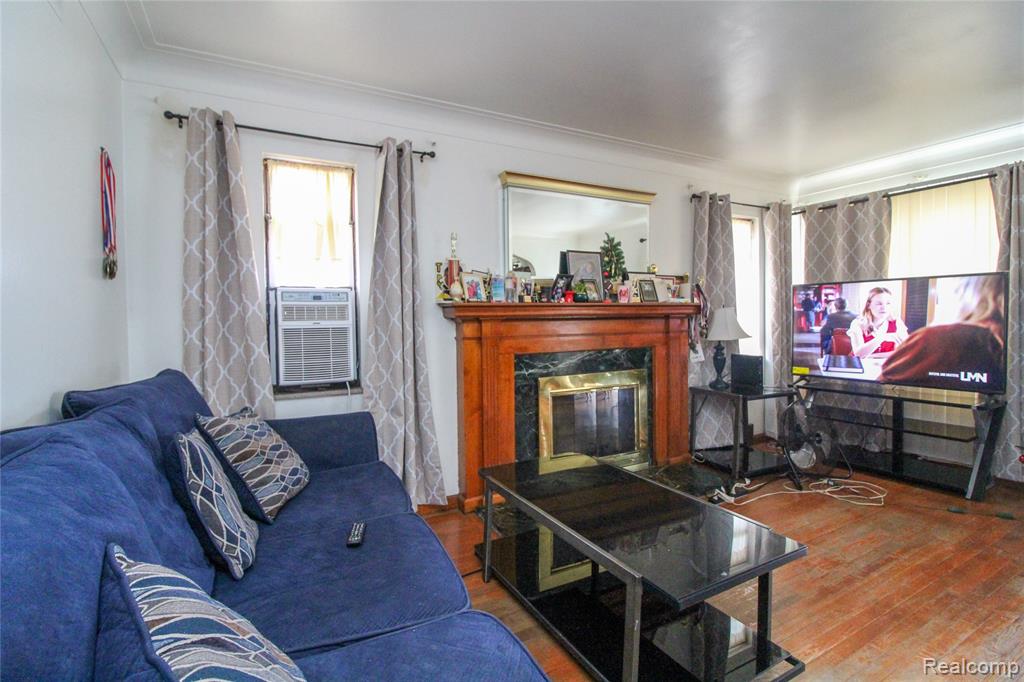 15611 Spring Garden Street Detroit, MI 48205 - Photo 4 of 49