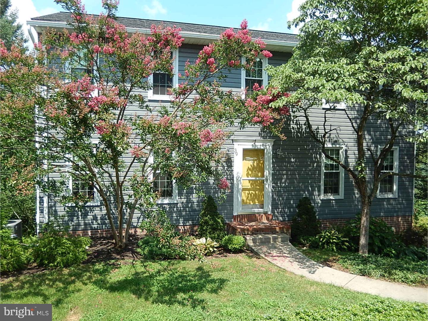 39 Karen Court Lititz, PA 17543 - Photo 2 of 19 Gallery Image 2