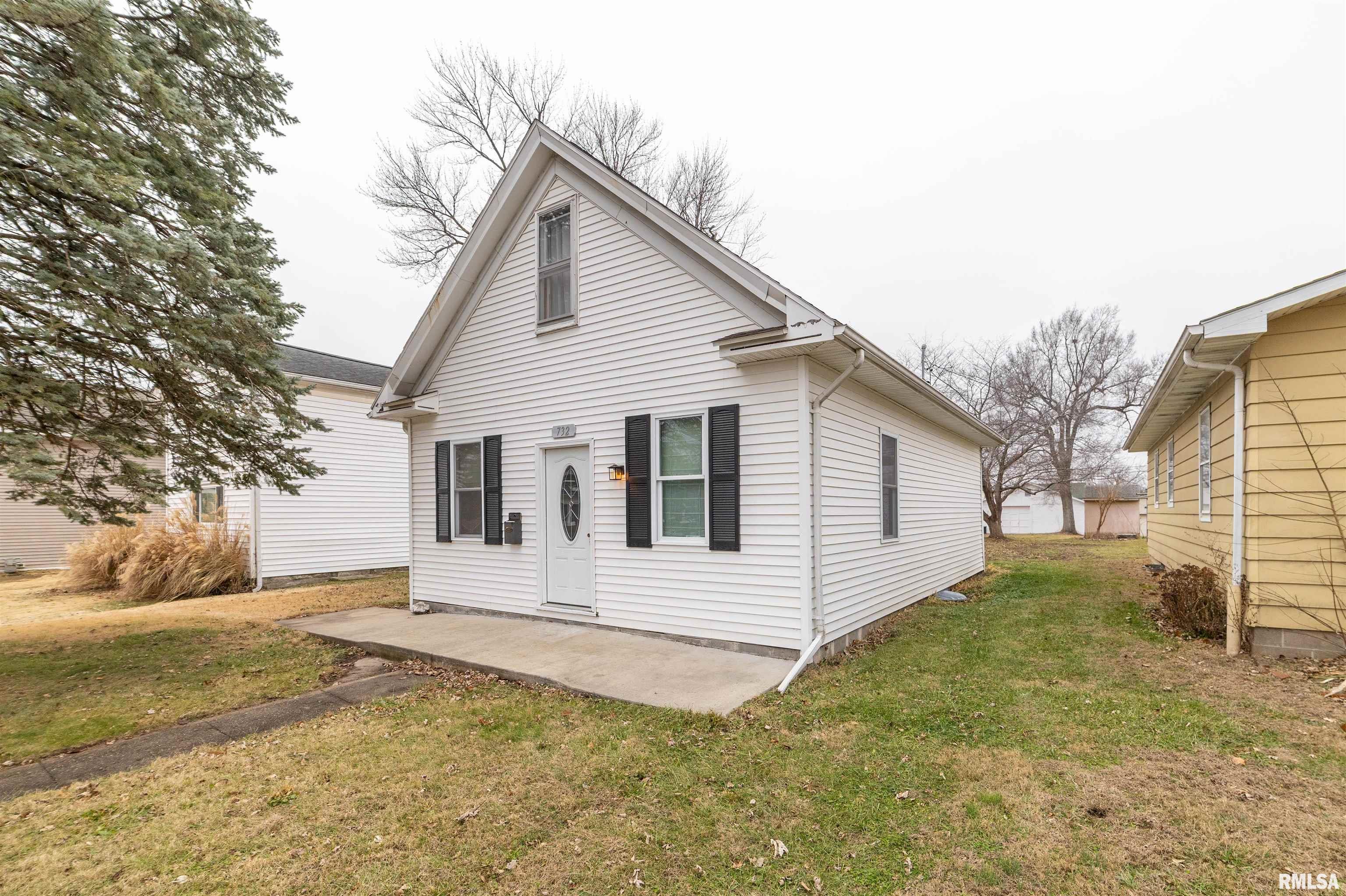732 South 15th Street Quincy, IL 62301 - Photo 1 of 17
