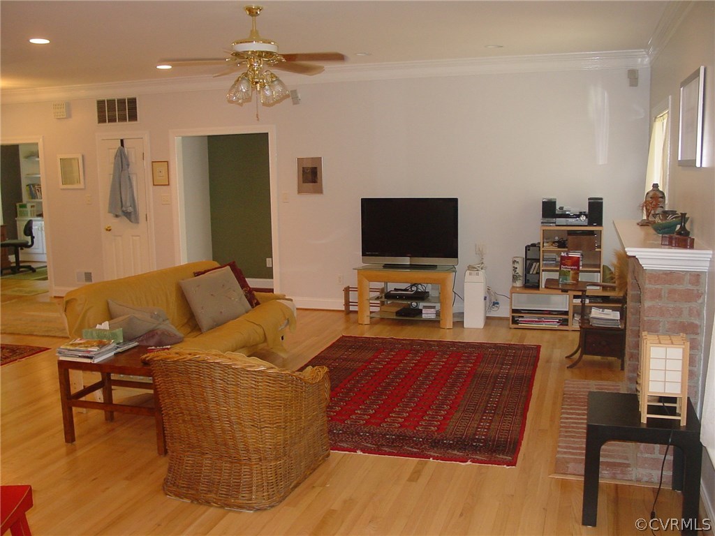 10610 Spring Run Road Chesterfield, VA 23832 - Photo 3 of 17 a living room with furniture and a flat screen tv