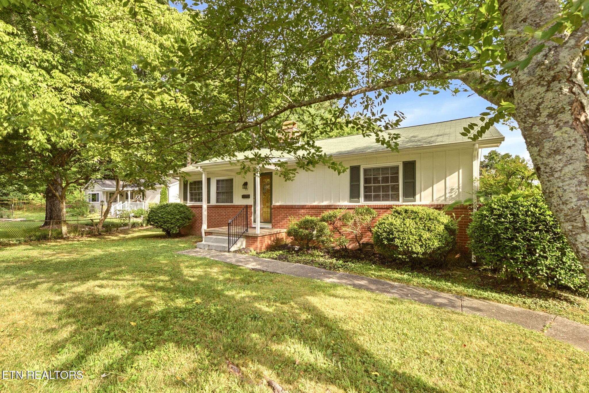 50 Outer Drive Oak Ridge, TN 37830 - Photo 3 of 33 3-web-or-mls-Outer50 (3)