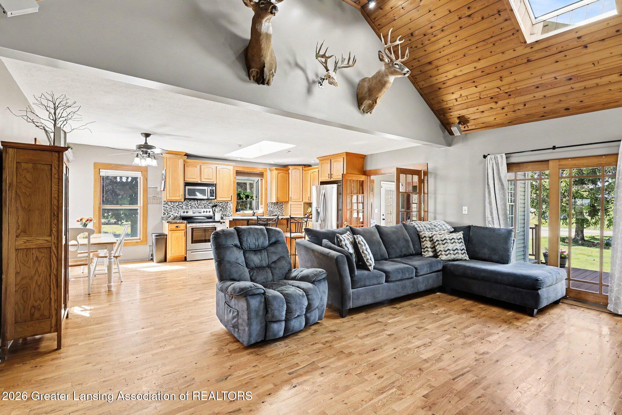 2426 East Colony Road St. Johns, MI 48879 - Photo 5 of 45 Living Room