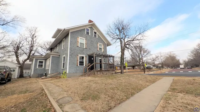 $205,900 | 1127 Washington Street, Emporia, KS 66801