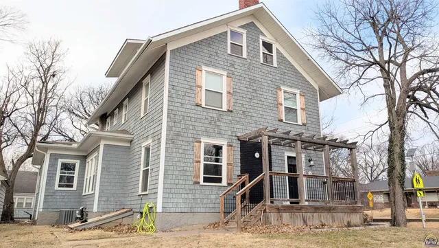 $205,900 | 1127 Washington Street, Emporia, KS 66801