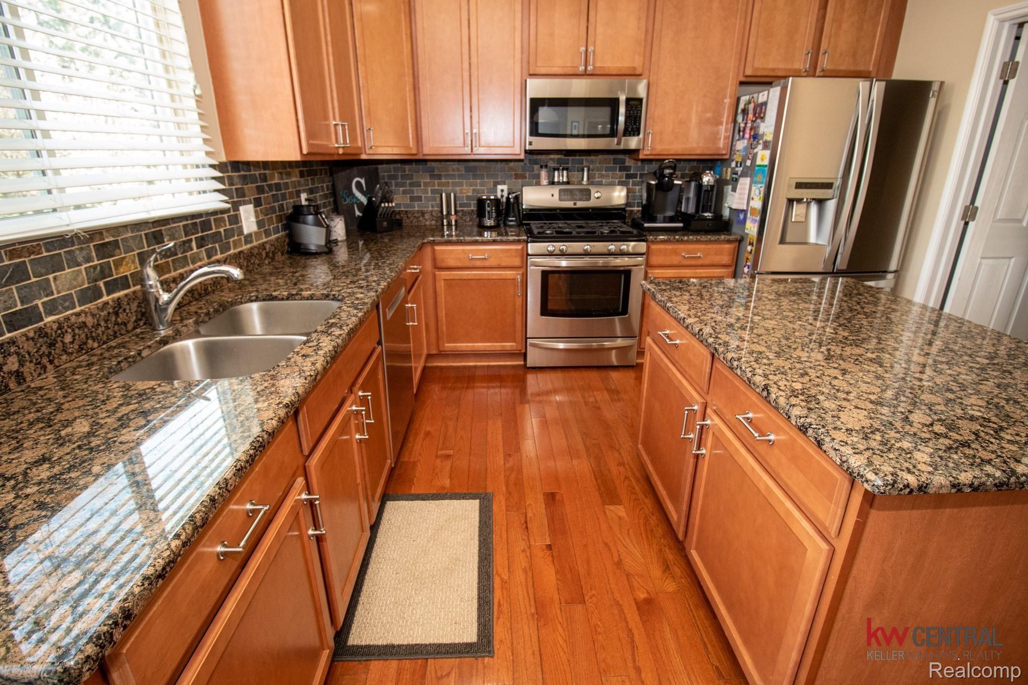 1590 Newstead Lane Rochester, MI 48309 - Photo 20 of 40 Kitchen 2.jpg