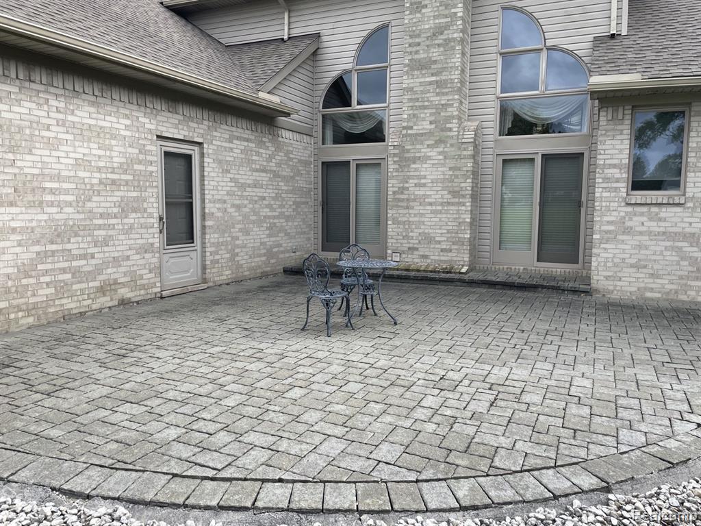 305 East Avon Road Rochester Hills, MI 48307 - Photo 2 of 25