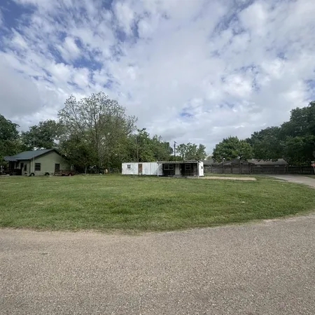 $54,000 | 211 East Railroad Street, Malakoff, TX 75148