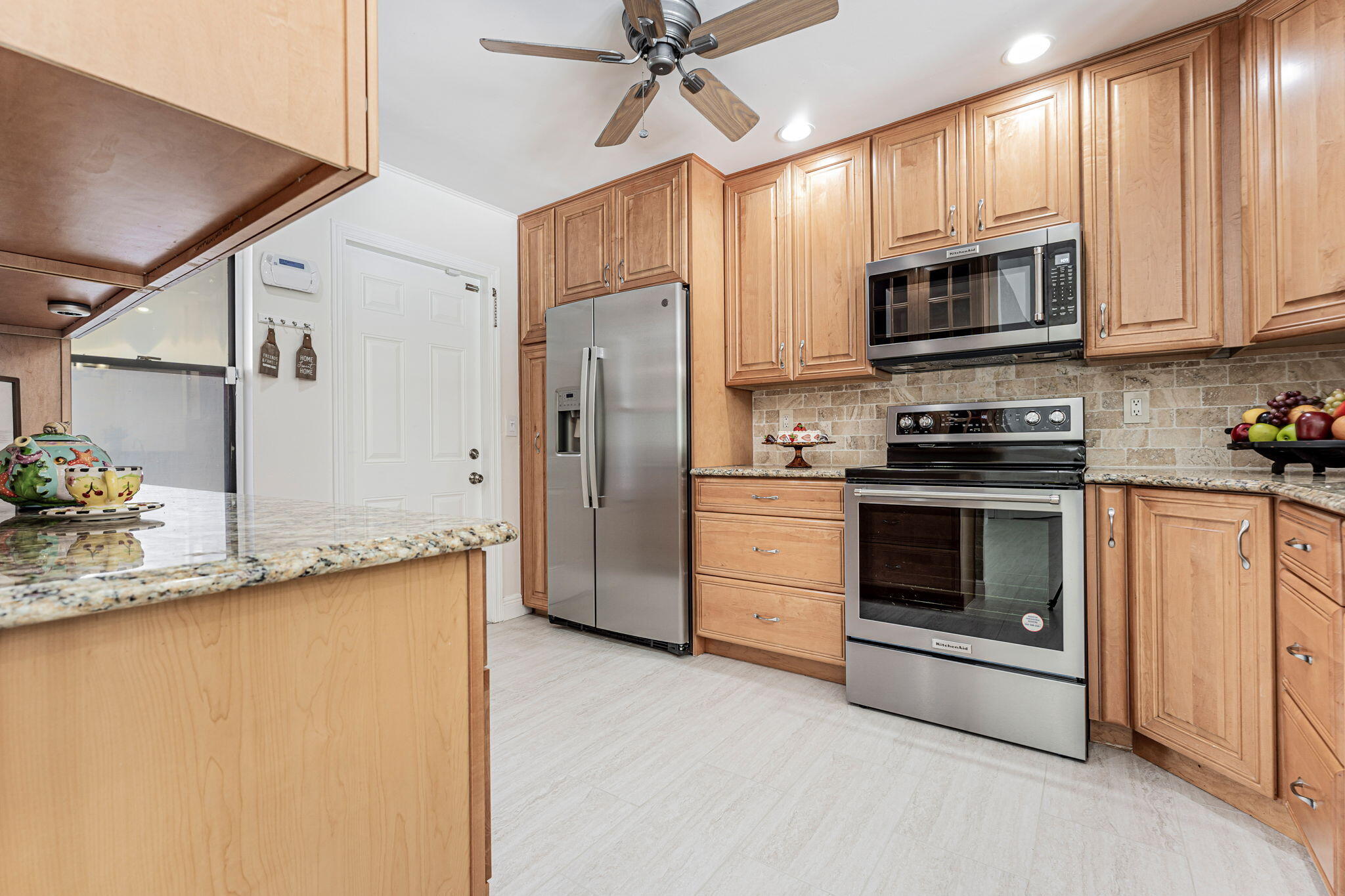 9674 Colorado Court Boca Raton, FL 33434 - Photo 28 of 61 KITCHEN
